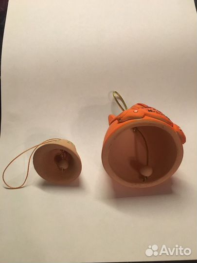 Колокольчики и фигурки из глины