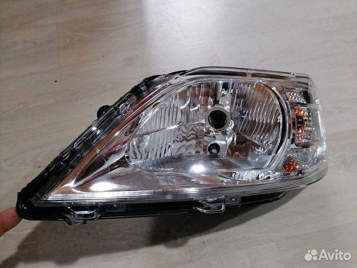 Фары на largus