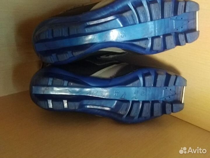 Ботинки лыжные на мальчика 35 размер