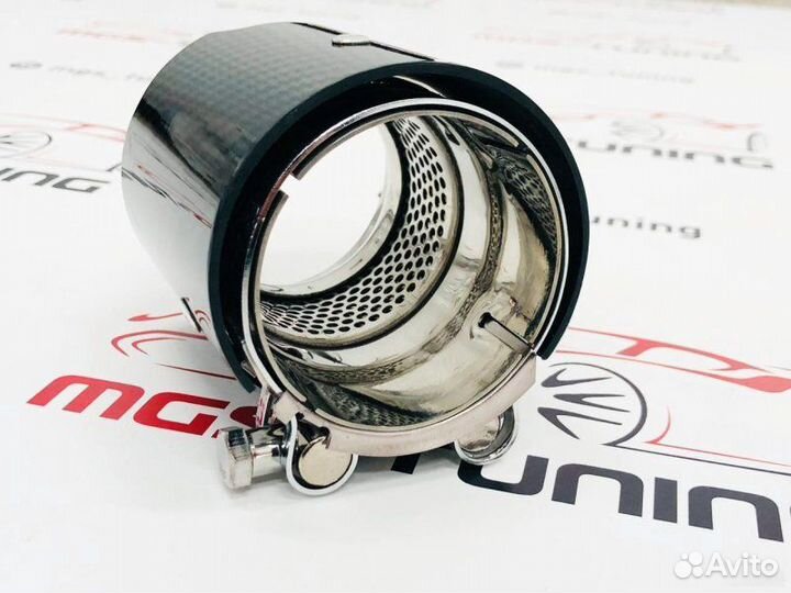 Насадка BMW M карбон c перфорацией одинарная 70 мм