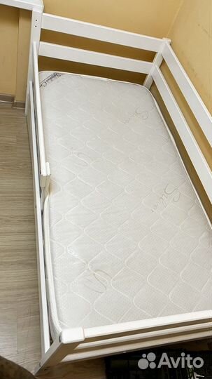 Детская кровать с матрасом