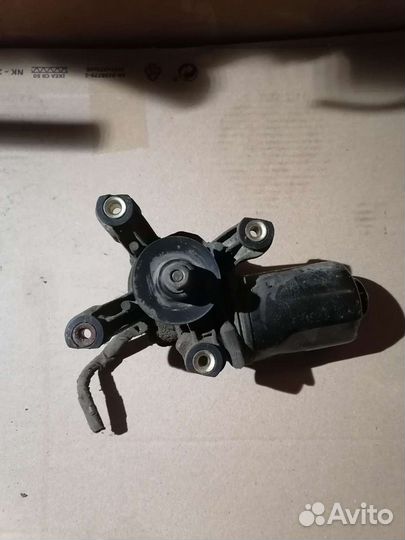 Мотор стеклоочистителя Nissan Primera P10