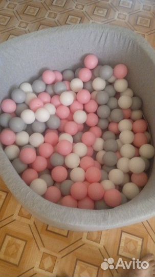 Сухой бассейн с шариками