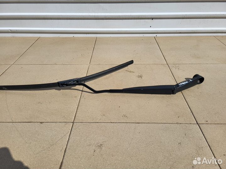 Поводок дворника левый Hyundai Solaris