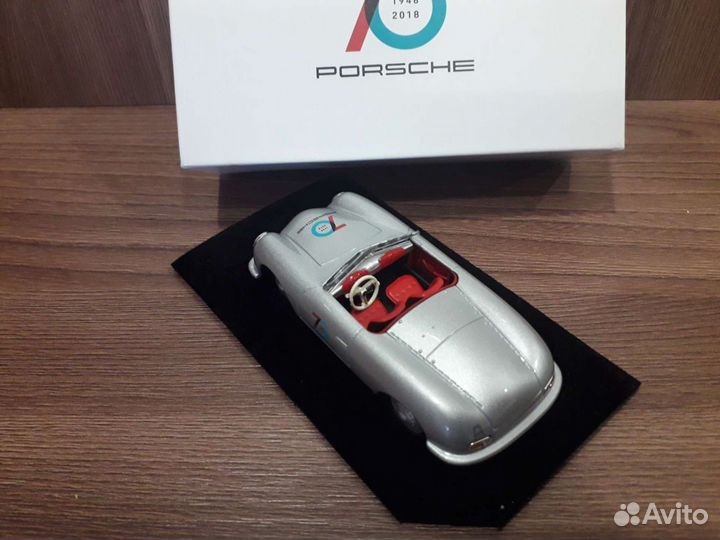 Игрушка- машинка 