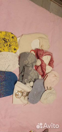 Шапки и перчатки на девочку