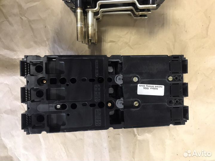 Автоматический выключатель Merlin Gerlin