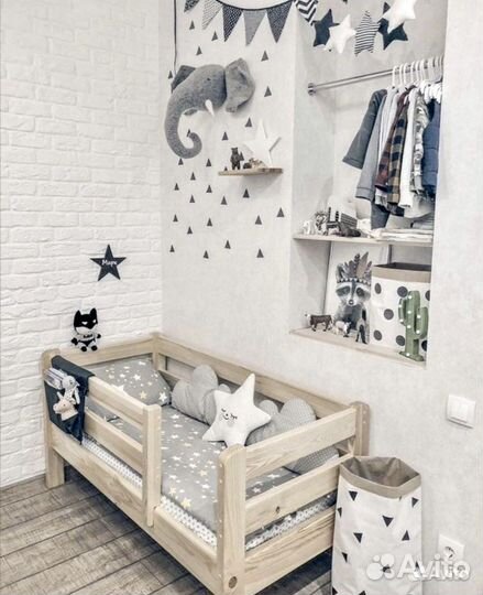 Детская классическая кровать из массива