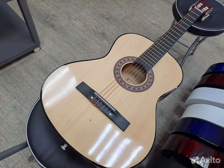 Гитара классическая с нейлоновыми струнами