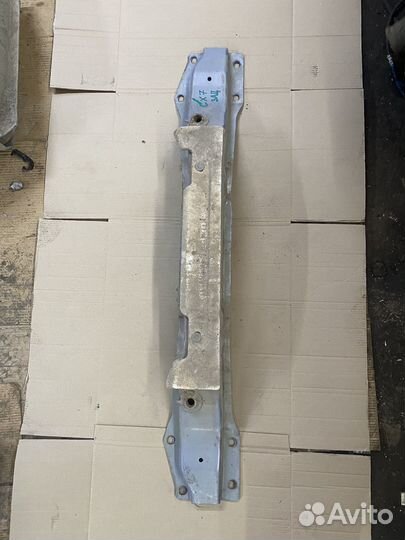 Задний усилитель бампера Mazda CX-7