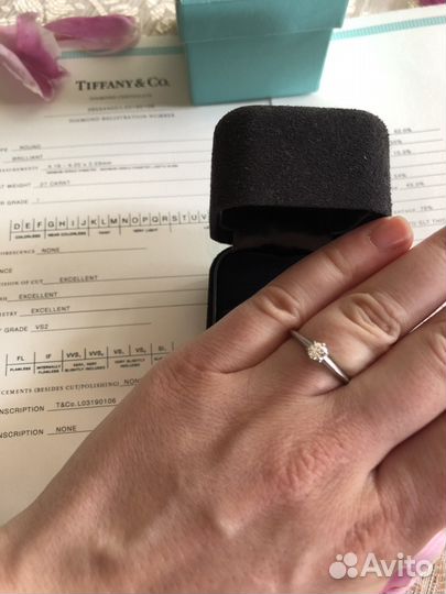 Кольцо из платины с бриллиантом Tiffany&Co