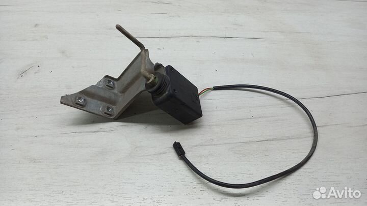 Активатор лючка бензобака Opel Omega B
