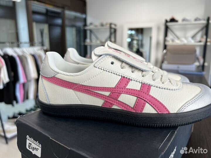 Кроссовки Asics женские