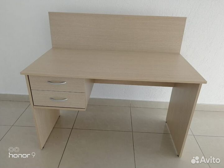 Мебель офисная: столы, кресла, тумбочки, диваны