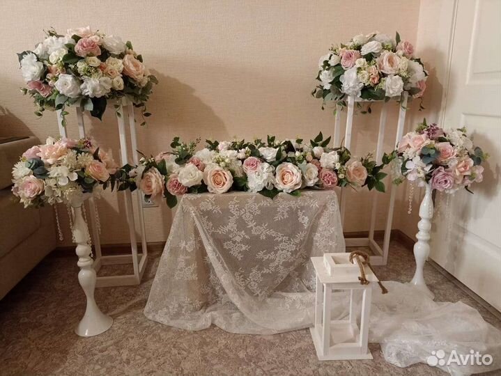 Цветы на стол молодоженов, стойки с цветами