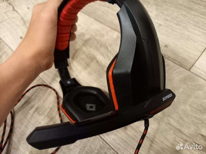Игровые наушники с микрофоном Bomber