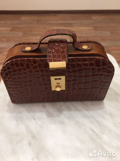 Чемоданчик для маникюрных инструментов