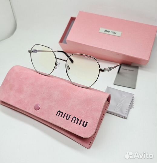 Солнцезащитные очки MIU MIU