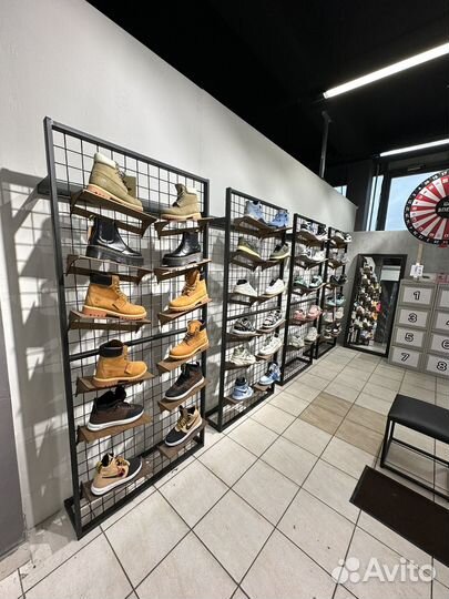 Магазин обуви и одежды