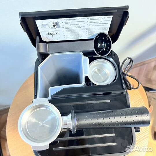 Кофеварка рожковая delonghi новая