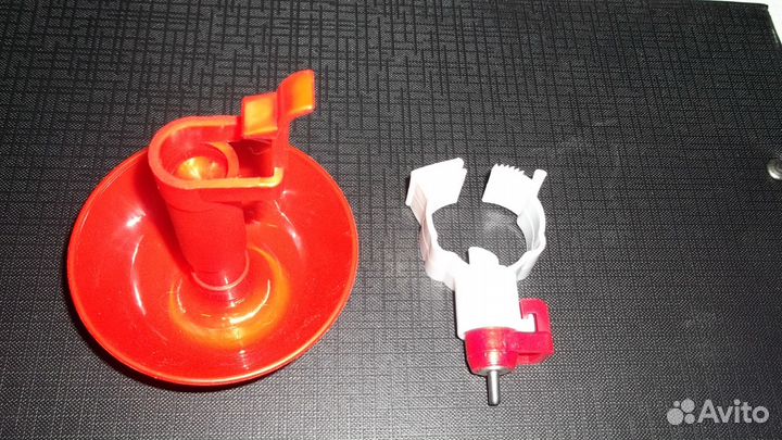 Поилка блюдечко для установки на круглую трубу