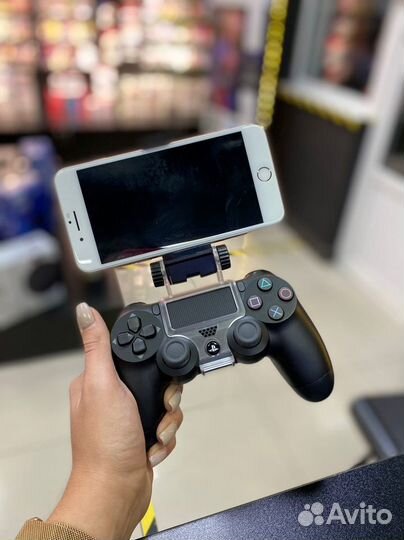 Крепление к DualShock 4 для игры на телефоне