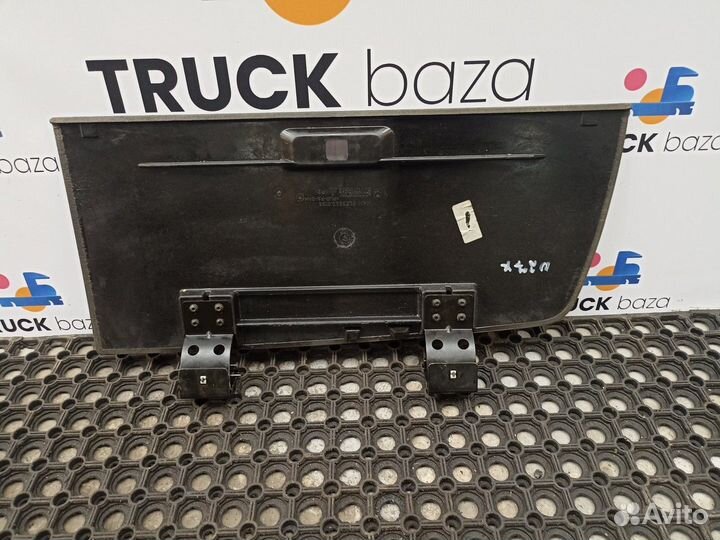 81639030186 Крышка консоли правая Man TGA