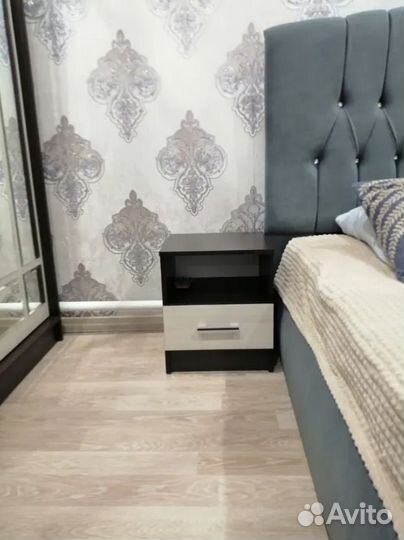 Тумба прикроватная