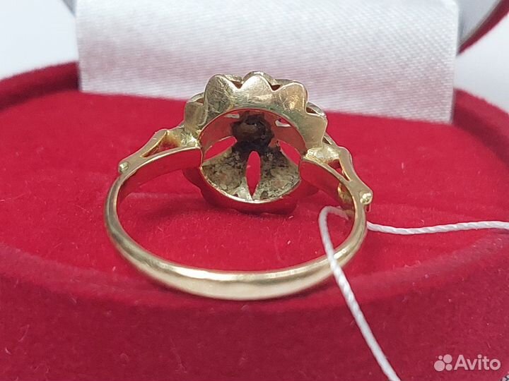 Кольцо с камнями золотое