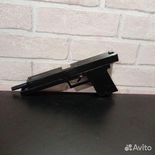 Пластиковый пистолет 
