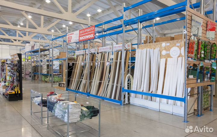 Работник в строительный магазин