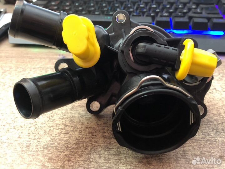 Корпус термостата Mercedes A2712000315