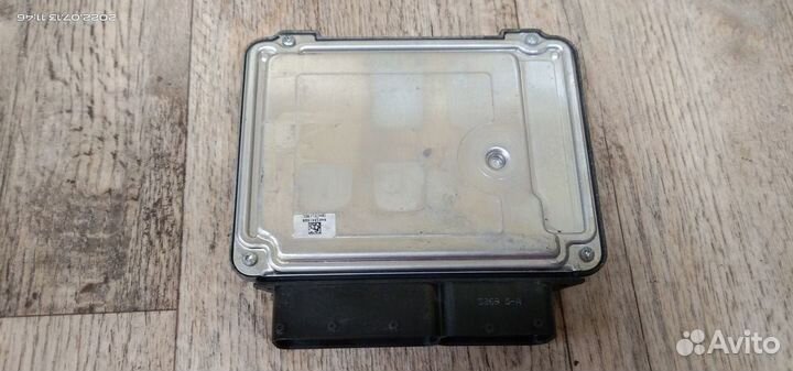 Блок управления двигателем Volkswagen Golf