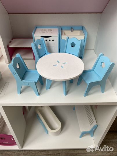 Домик кукольный с мебелью