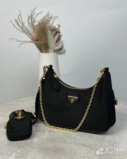 Сумка Prada Re Edition 2005 в золоте