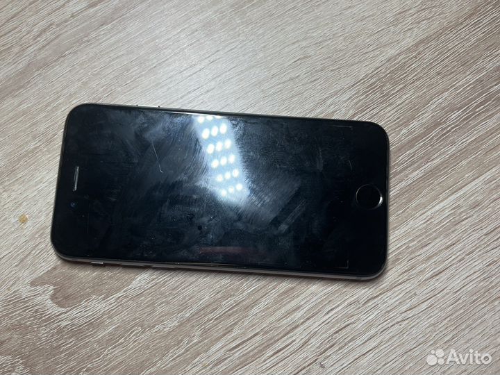 Телефон iPhone 6