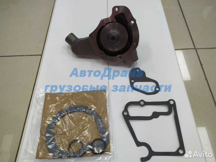 Помпа Мерседес 814 двигатель OM366