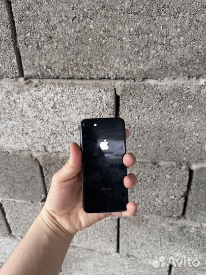 iPhone 8, 64 ГБ
