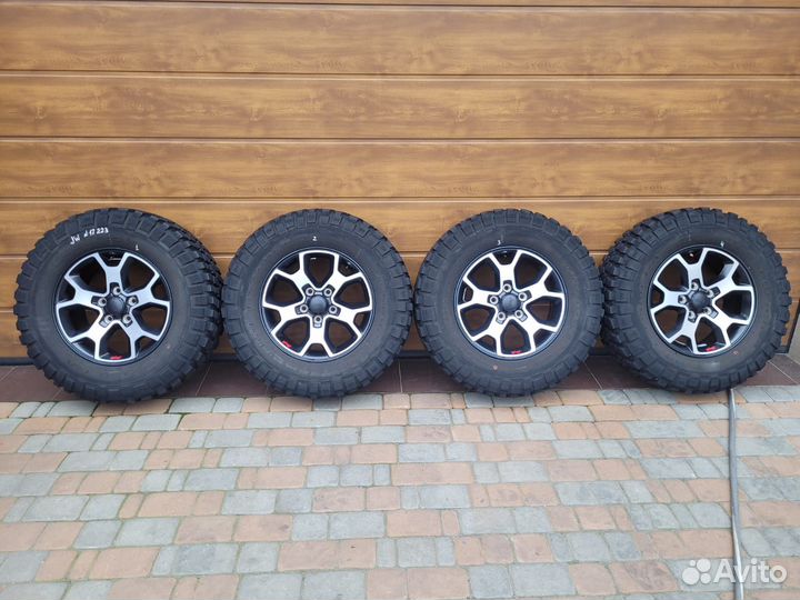 Комплект оригинальных колес в сборе Jeep Wrangler