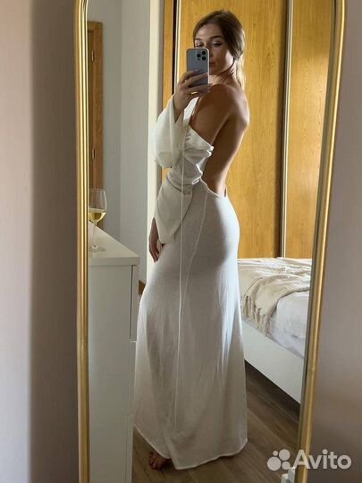 Пляжное платье с открытой спиной