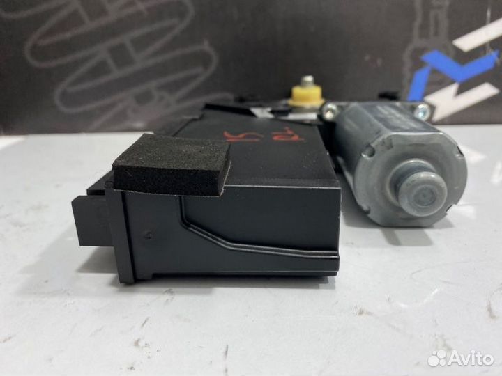 Мотор стеклоподъемника задний левый Volkswagen