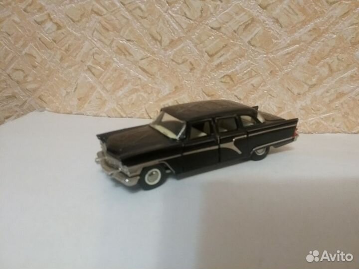 Модель автомобиля Чайка газ-13