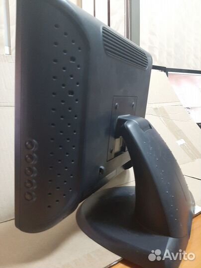 ЖК монитор с сенсорным экраном