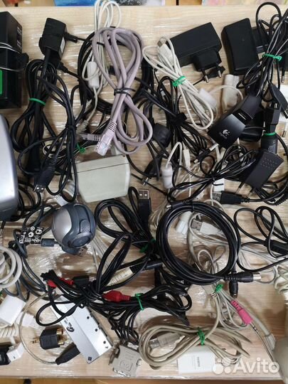 Провода, зарядки, адаптеры, наушники коробкой