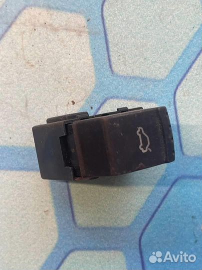 Кнопка открывания багажника 1J0959831A