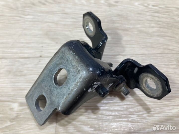 Петля двери Renault Fluence 2010-2017