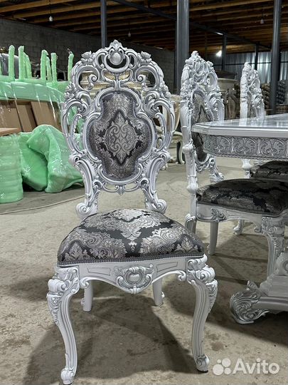 Стол и стулья