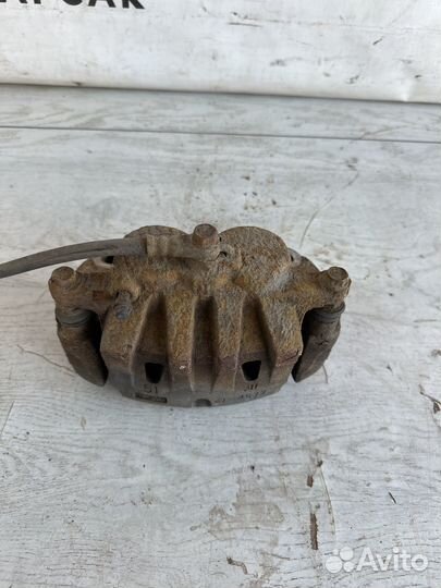 Lexus RX4 Суппорт передний правый 3.5 4WD