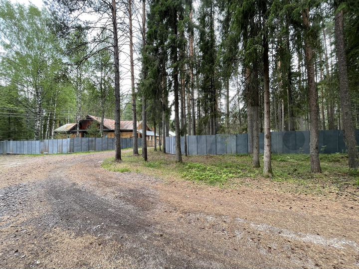 Дом 320 м² на участке 2 га