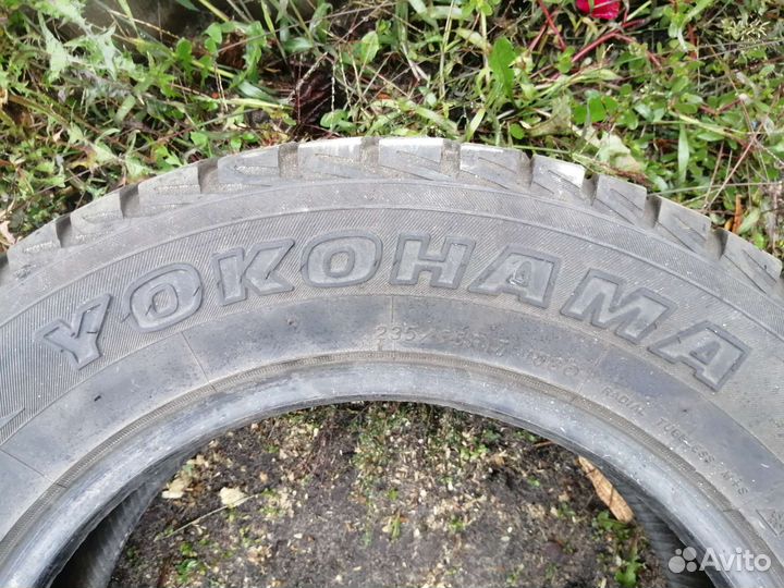 Yokohama 125T 235/65 R17 26